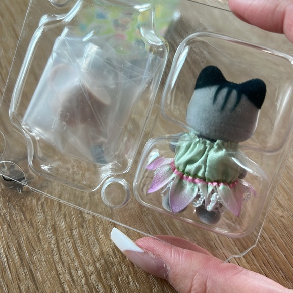 Calico Critters Blooming Baby Friends Series - ‘Liberty’ Blind Bag - Picture 8 of 10